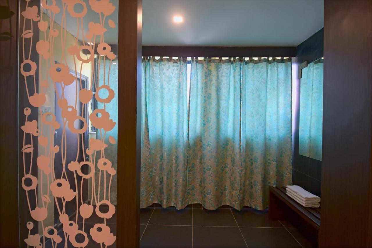 Hotel Jingle Inn コルカタ エクステリア 写真