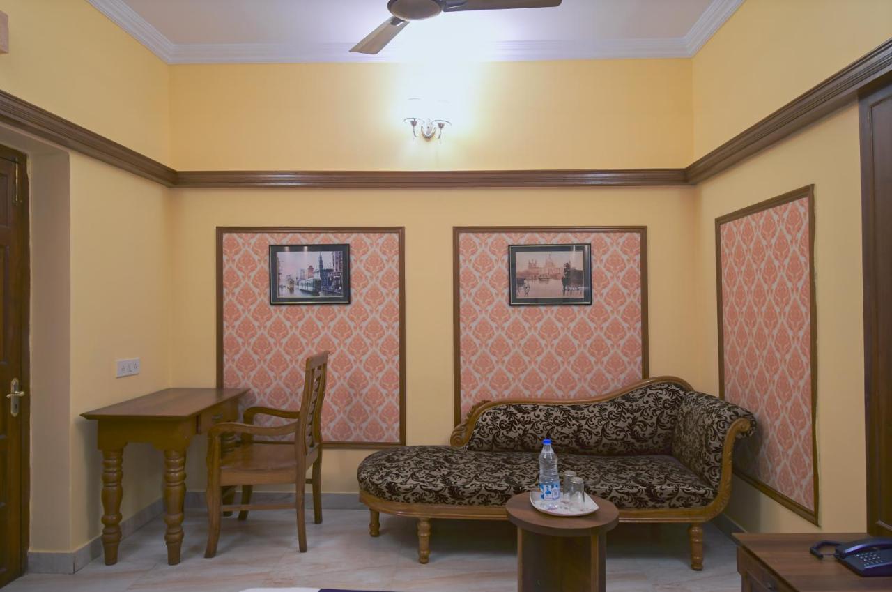 Hotel Jingle Inn コルカタ エクステリア 写真